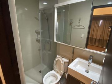 Clean Title RFO 1BR w/ Balcony FOR SALE at Greenbelt Hamilton Legazpi Makati