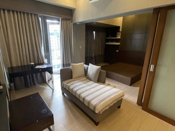 Clean Title RFO 1BR w/ Balcony FOR SALE at Greenbelt Hamilton Legazpi Makati
