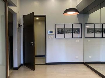 Clean Title RFO 1BR w/ Balcony FOR SALE at Greenbelt Hamilton Legazpi Makati