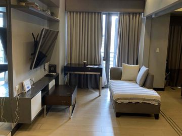 Clean Title RFO 1BR w/ Balcony FOR SALE at Greenbelt Hamilton Legazpi Makati