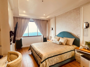 MAHOGANY BLDG TAGAYTAY HIGHLANDS | 4-BR Penthouse unit with 2 Parking |FOR SALE!