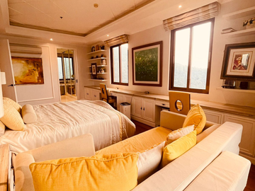 MAHOGANY BLDG TAGAYTAY HIGHLANDS | 4-BR Penthouse unit with 2 Parking |FOR SALE!