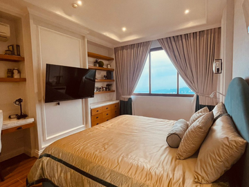 MAHOGANY BLDG TAGAYTAY HIGHLANDS | 4-BR Penthouse unit with 2 Parking |FOR SALE!