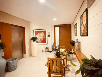 MAHOGANY BLDG TAGAYTAY HIGHLANDS | 4-BR Penthouse unit with 2 Parking |FOR SALE!