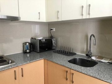Income Generating 1BR w/ Balcony & Parking FOR SALE at Greenbelt Hamilton Makati