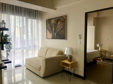 Income Generating 1BR w/ Balcony & Parking FOR SALE at Greenbelt Hamilton Makati