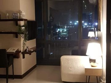 Income Generating 1BR w/ Balcony & Parking FOR SALE at Greenbelt Hamilton Makati