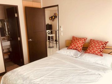 Income Generating 1BR w/ Balcony & Parking FOR SALE at Greenbelt Hamilton Makati
