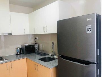 Income Generating 1BR w/ Balcony & Parking FOR SALE at Greenbelt Hamilton Makati