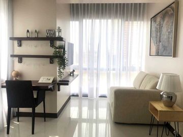 Income Generating 1BR w/ Balcony & Parking FOR SALE at Greenbelt Hamilton Makati