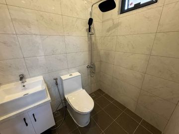 Premium QC Living – Detached Home w/ Garden, Balcony, 3 En-Suite BRs - Gio
