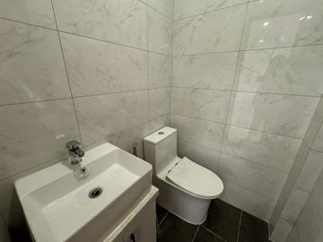 Premium QC Living – Detached Home w/ Garden, Balcony, 3 En-Suite BRs - Gio