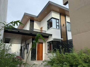 Premium QC Living – Detached Home w/ Garden, Balcony, 3 En-Suite BRs - Gio