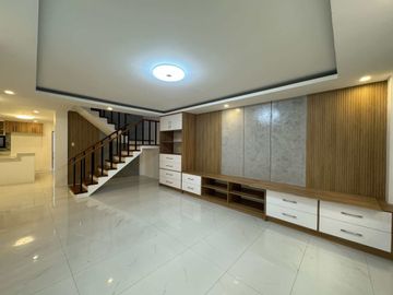 Premium QC Living – Detached Home w/ Garden, Balcony, 3 En-Suite BRs - Gio