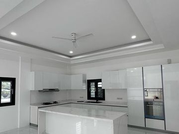 4BR House and Lot for Sale at Royale Tagaytay Estates, Alfonso Cavite
