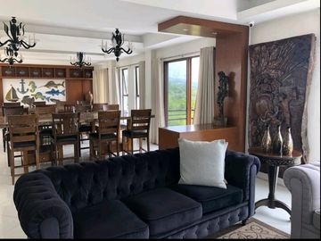 FOR SALE: 11 Bedrooms Luxurious Rest House in Tagaytay with view of Taal Lake at