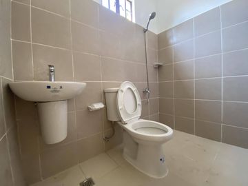 Move Your Family In Today – East Fairview Q.C RFO Home for Sale - Keziah