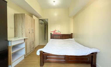 Nice 1 Bedroom Unit with Balcony at Salcedo Square, Makati City For Sale