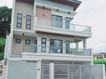 GREENLAND EXECUTIVE VILLAGE 4BR HOUSE AND LOT FOR SALE - ANTIPOLO