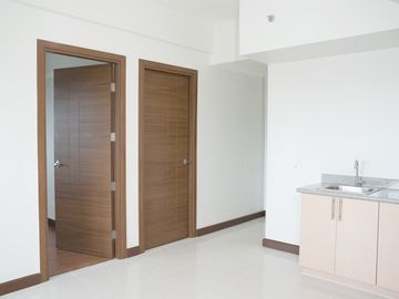 2 Bedroom Ready For Occupancy & Preselling At Pasay Buendia Taft