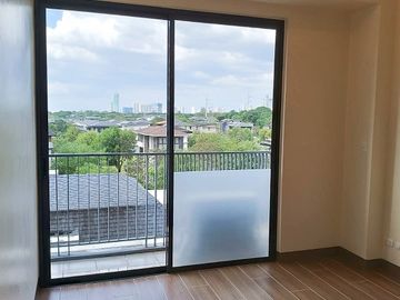 2BR Condo for SALE in St Moritz Private Estate Taguig City RH20865