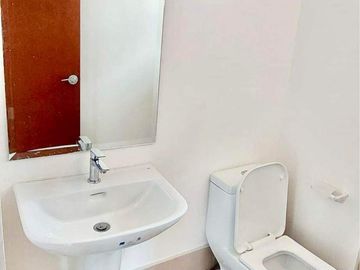 2 Bedroom with Balcony 48SQM Pre-Selling Condominium in Marikina City