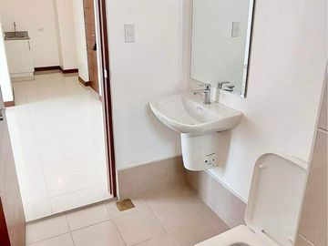 2 Bedroom with Balcony 48SQM Pre-Selling Condominium in Marikina City