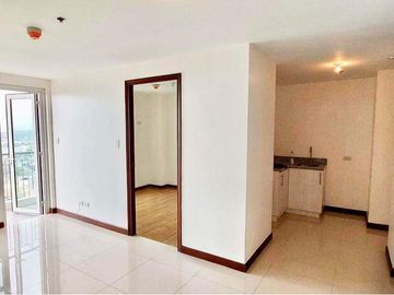 2 Bedroom with Balcony 48SQM Pre-Selling Condominium in Marikina City