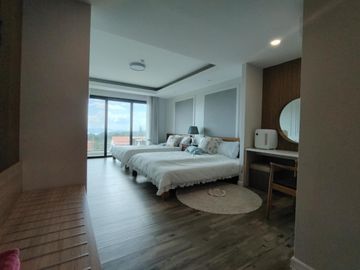 Brand New House in Tagaytay Highlands for SALE! 12 bedroom for 130M