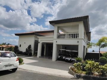 Brand New House in Tagaytay Highlands for SALE! 12 bedroom for 130M