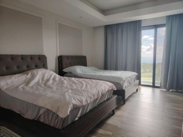 Brand New House in Tagaytay Highlands for SALE! 12 bedroom for 130M