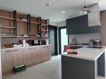 Brand New House in Tagaytay Highlands for SALE! 12 bedroom for 130M