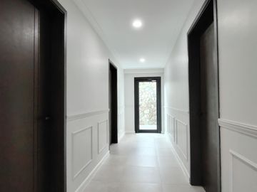 Brand New House in Tagaytay Highlands for SALE! 12 bedroom for 130M