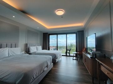 Brand New House in Tagaytay Highlands for SALE! 12 bedroom for 130M