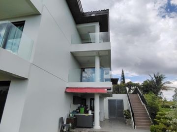 Brand New House in Tagaytay Highlands for SALE! 12 bedroom for 130M