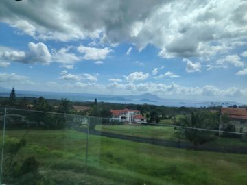 Brand New House in Tagaytay Highlands for SALE! 12 bedroom for 130M