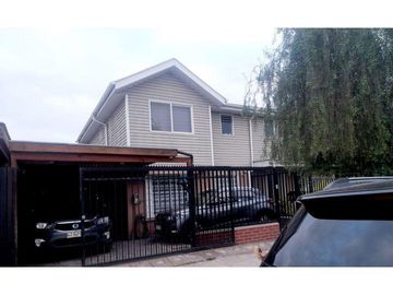 Gestimob vende amplia casa en Jardines de Santa María