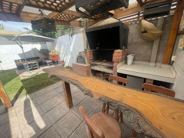 Gestimob vende amplia casa en Jardines de Santa María