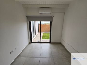Casa en venta de 2 dormitorios c/ cochera en Coquimbito