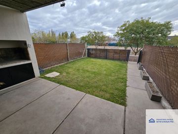 Casa en venta de 2 dormitorios c/ cochera en Coquimbito