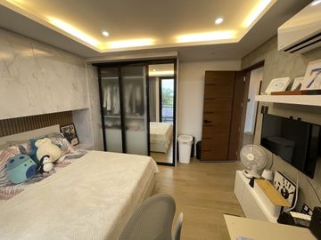 FOR SALE: Beautiful Modern 6BR in Solen Residences, Sta. Rosa Laguna