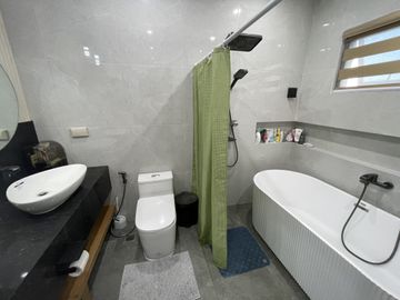 FOR SALE: Beautiful Modern 6BR in Solen Residences, Sta. Rosa Laguna
