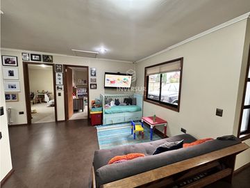 PRECIOSA CASA EN VALDIVIA EN COND. FUNDO LA ESPERANZA PAILLAO