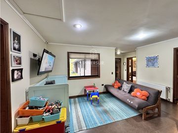 PRECIOSA CASA EN VALDIVIA EN COND. FUNDO LA ESPERANZA PAILLAO