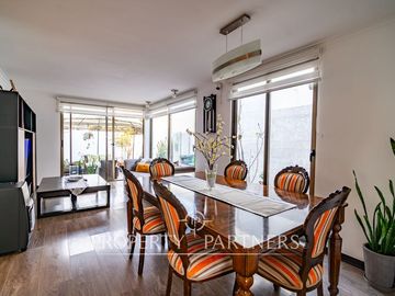 Preciosa Casa en venta remodelada en Condominio