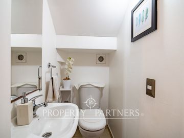 Preciosa Casa en venta remodelada en Condominio