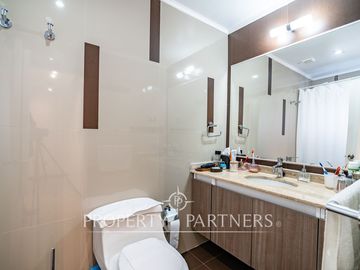 Preciosa Casa en venta remodelada en Condominio