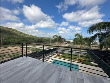 HERMOSA CASA MODERNA  DE DOS NIVELES CERCA DEL MAR. Pto Colombia