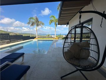 HERMOSA CASA MODERNA  DE DOS NIVELES CERCA DEL MAR. Pto Colombia