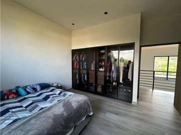 HERMOSA CASA MODERNA  DE DOS NIVELES CERCA DEL MAR. Pto Colombia